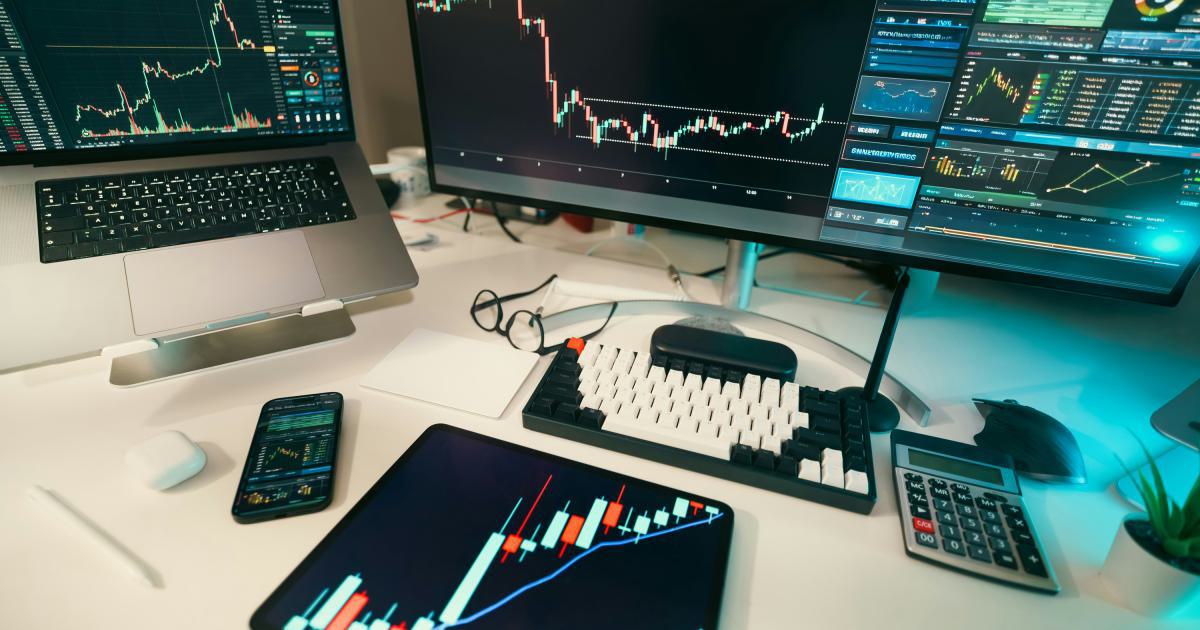Detailed Financial Chart Analysis